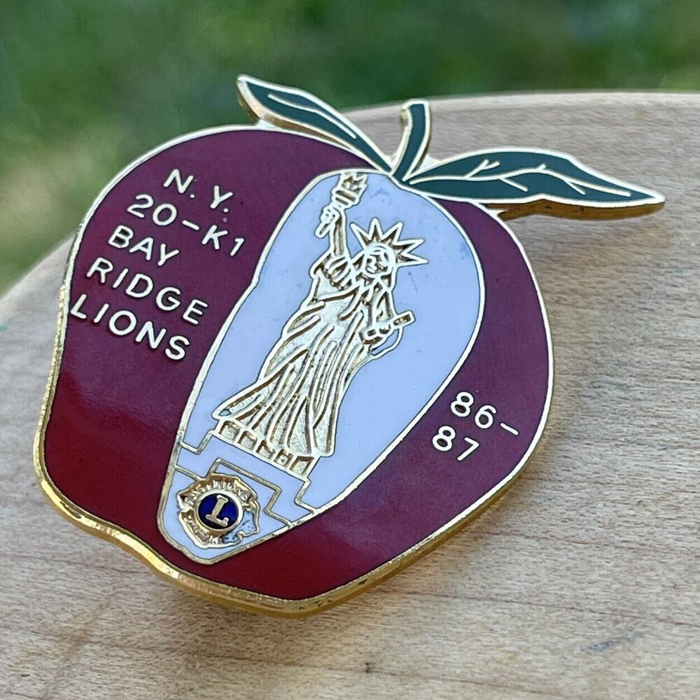 Lions Club Lapel Pin NY‎ 20-KI Bay Ridge Lions 86-87 Apple 1-3/4"